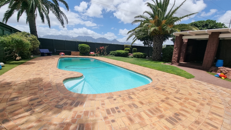 5 Bedroom Property for Sale in Die Bos Western Cape